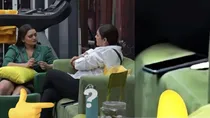 bigg boss ott 2, pooja bhatt mobile,