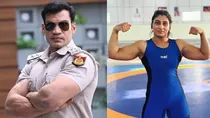 delhi tihar jail jailer asp deepak sharma duped of 50 lakhs rupees body builder accused raunak gulia