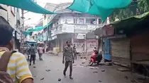 Stone pelting on Shiv Yatra in Kheda, Gujarat; 3 policemen and 3 citizens injured. 