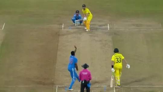 David Warner plays right-handed against Ravichandran Ashwin in 2nd ODI 