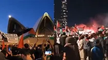 protestors chant gas the jews slogan in australia while protesting against israel