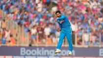 Kuldeep Yadav brilliant bowling vs Pak in ODI World Cup match