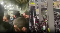 pro palestinian protesters at airport in Makhachkala russia