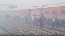 devariya uttarpradesh shahid express stopped due to smoke