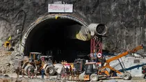 uttarkashi tunnel collapse update drilling resumed wheeled stretchers tested for trapped workers
