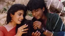 Shah Rukh Khan and Raveena Tandon in Zamaana Deewana