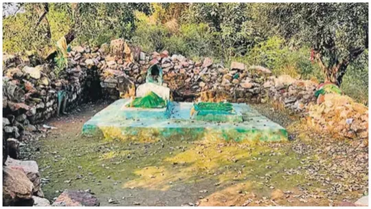 delhi mehrauli mosque demolished