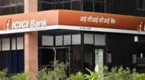 woman alleges icici bank manager fraud