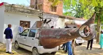 two brothers converted car helicopter for bride groom but ambedakar nagar police caught both desi jugaad video