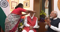 president Draupadi murmu confers bharat ratna to bjp stalwart lk adwani 
