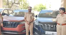 akola mahindra showroom students theft