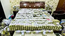 agra income tax raid huge amount of cash seized from three shoe traders 40 crore and counting up