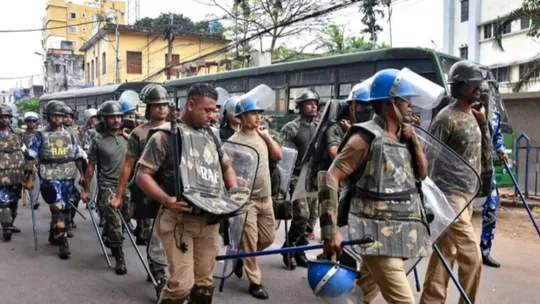 bengal bjp worker shot dead nadia district bomb thrown in Barrackpore city