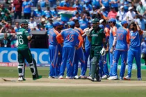 babar azam mohammad rizwan clash over drs virat kohli rohit sharma