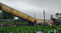west bengal new jalpaigudi goods train two wheels derail from track
