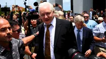 julian assange walks out