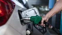 Ever wondered how fuel pumps detect a full tank? You drive to the filling station, park your vehicle near the fuel pump, and put the nozzle in the fuel tank’s opening. When the fuel tank is full, the nozzle automatically shuts off and cuts the fuel supply. But what’s the working principle behind it?