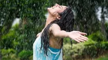 Why does my skin itch after being in the rain its cause and home remedies