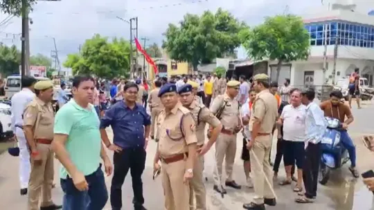 Hapur Kanwariya ruckus as it passes madrasa in the city