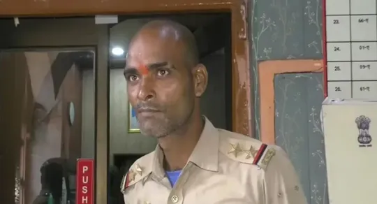 varanasi kashi vishvanath uttar pradesh fake inspector