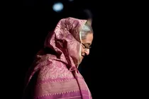 sheikh hasina cant take her clothes while fleeing from bangladesh