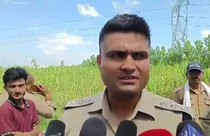 Police official briefing about the incident (photo-aajtak)