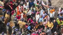 kolkata Nabanna Abhijan Rally protestors beat policemen tmc accused bjp of violence