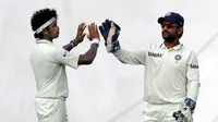MS Dhoni S.Sreesanth 