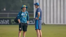 Jonathan Trott, Tim Southee