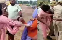 SDM assaulted (screengrab-aajtak)