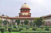 SC takes suo moto on Karnataka HC judge comments