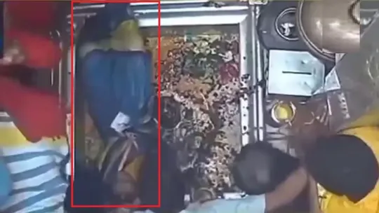 kashi vishwanath temple viral video woman fell during sparsh darshan controversy eight policemen suspended