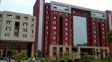 noida amity university clash between two student groups one injured due to bullet