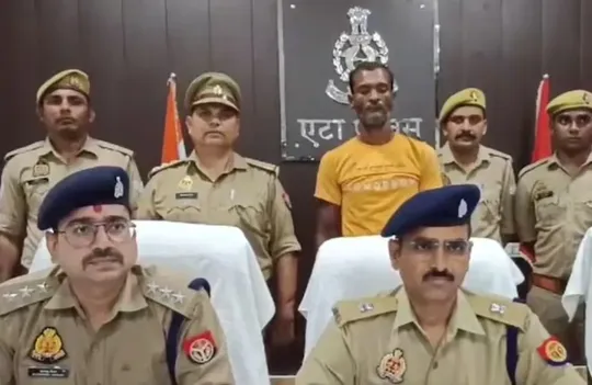 Accused in police arrest (photo-aajtak)