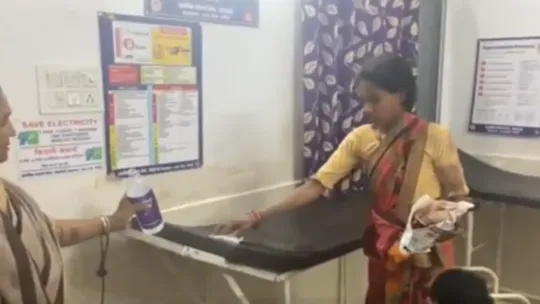 madhya pradesh dindori viral video pregnant women made to clean hospital