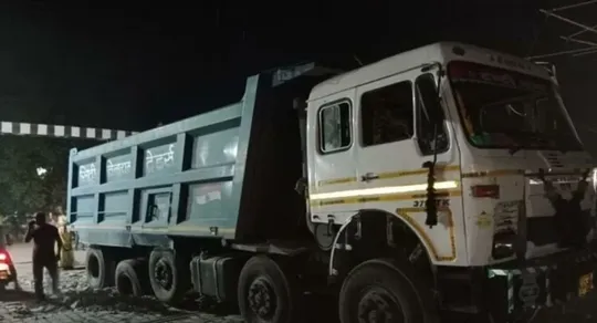 UP Banda Dumper truck filled with sand goes missing from police station