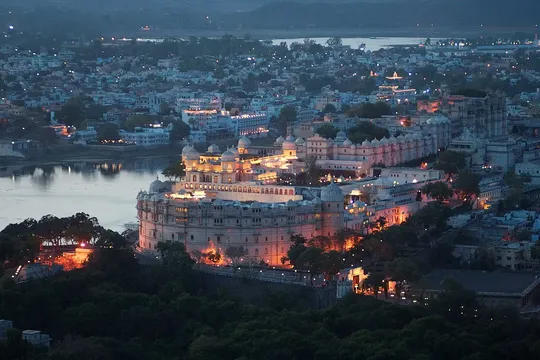 history of udaipur city palace lakshyaraj singh mewar and vishwaraj singh mewar maharana pratap