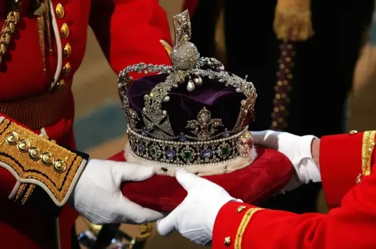 how much property and wealth britain royal family kohinoor diamond 