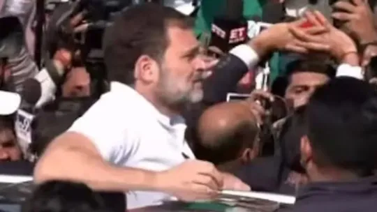 rahul gandhi priyanka gandhi sambhal violence