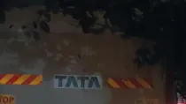 Maharashtra Pune dumper crushed people footpath