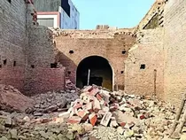 Mubarak Manzil Demolition in agra 17th century Aurangzeb Haveli builder demolished