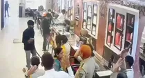 bihar aara tanishq jewelry showroom 25 crore robbery police clueless