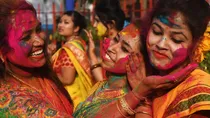 How to get rid of colours this holi without harming your skin and hair 