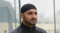 Hindi commentary harbhajan singh, navjot siddhu