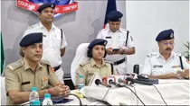 cisf personnel arrested posing income tax officer in kolkata