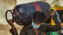 Commercial LPG cylinder became cheaper by Rs 41 new lpg gas cylinder price in Delhi Mumbai