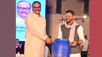 samajwadi party spokesperson gifts a blue drum to deputy cm of up brajesh pathak amid muskan and sahil of meerut in saurabh murder case