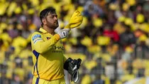 ipl 2025 dc vs mi ms dhoni parents at chepauk stadium retirement rumors