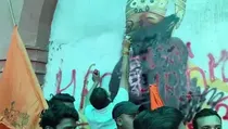 aurangzeb painting blackened In Ghaziabad Railway stationIn DRM said It was a photo of Bahadur Shah Zafar