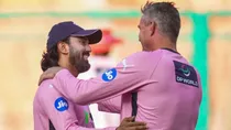 kl rahul trolls kevin pietersen for mid season maldives trip ipl 2025
